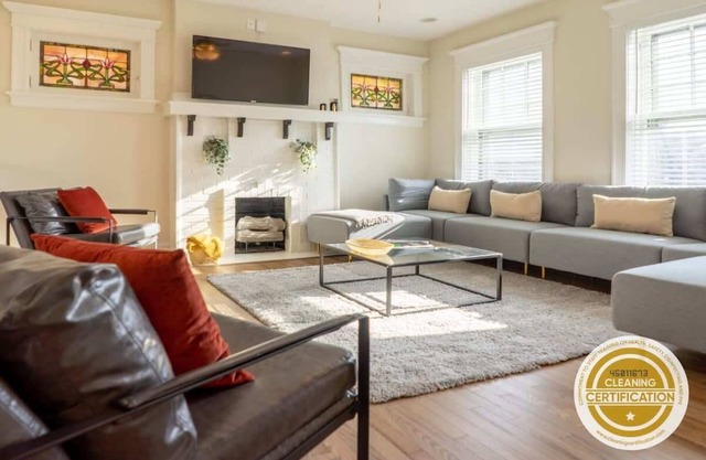 Magnolia on the Park | Spacious 4BR / ABODEbucks