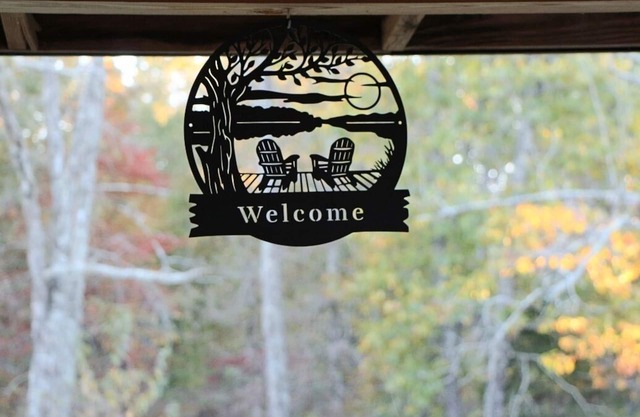 Magnolia Retreat-an inviting country Missouri Ozarks home in a private setting