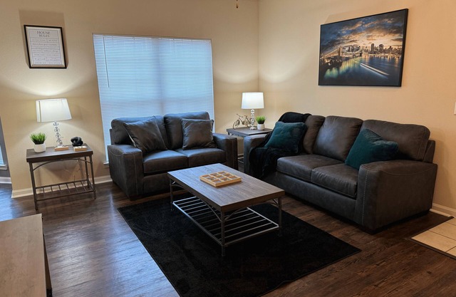 Magnolia Serenity: 2BR/1BA w/ Gym, Pool, BBQ Grill
