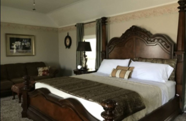 Magnolia Suite- 2 Bedrooms, Ensuite Bath