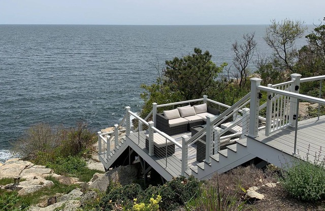 Strawberry Cove House: Mehrstöckiges Haus am Haus