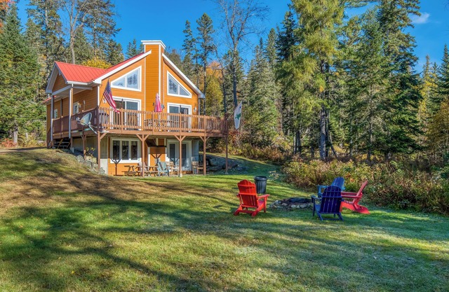 Schönes Haus mit Rangeley Seezugang im Sommer