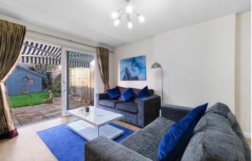 Maidenhead 4Bed and 2BA with Parking