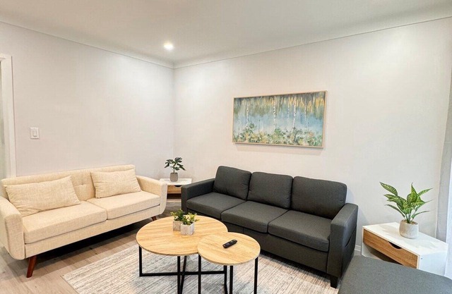 Main floor unit/Fountain Bleau/mins from Chrysler
