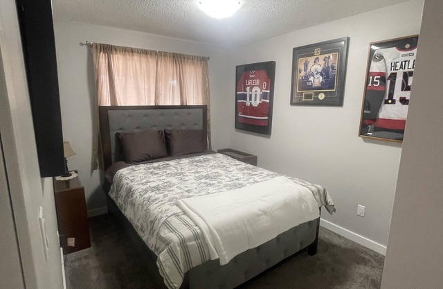Main floor with own entrance, walking distance to downtown, 5 min from the beach