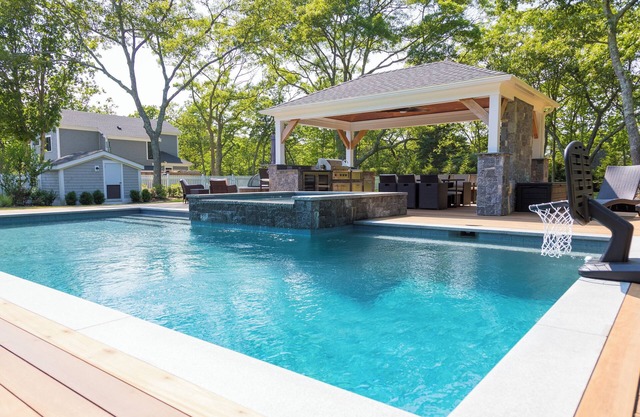 Main house and a separate apartment with saltwater pool, spa, outdoor cooking!