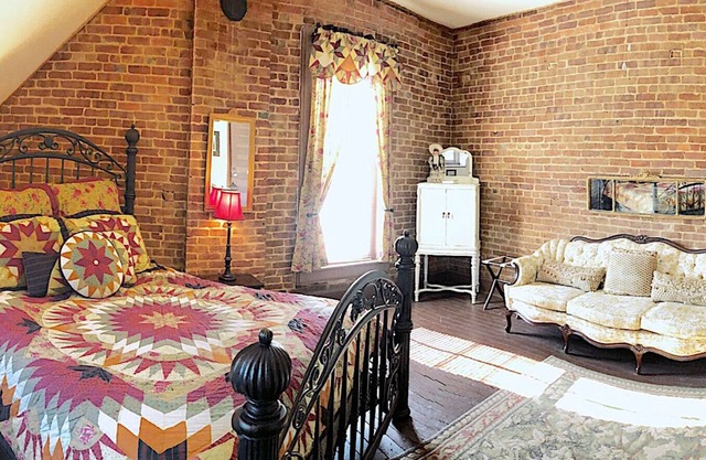Main Street Bed & Breakfast Established in 1810