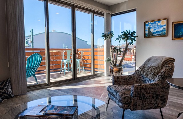 Main Street Loft (Luxury 2nd Floor Condo)