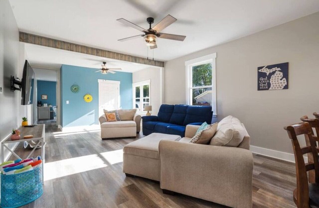 Main Street Retreat! Hot Tub, Golf Cart, Ev Charge