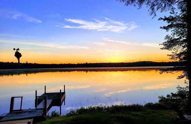 Maine "Kottage" just feet from the water, perfect for your 4-Season Adventure!