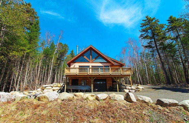 Maine Land - Newly decorated and beautiful home along the Birches Beach Road!