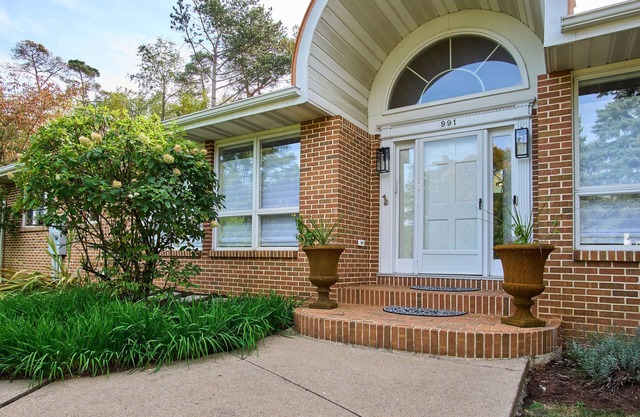 MAISON de BLUE et BLANC, Luxury Renovated Home, Close to Beaver Stadium.