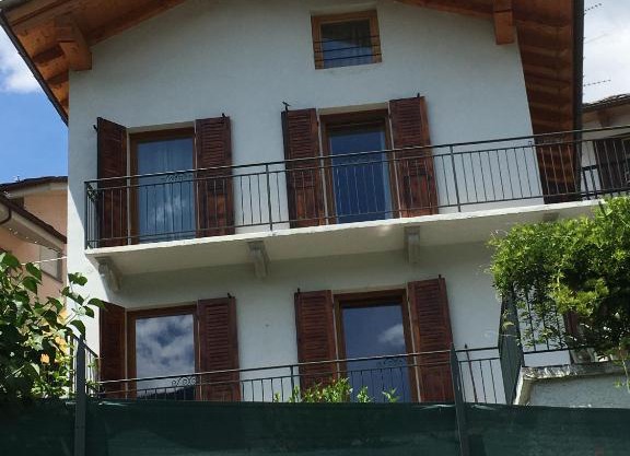 Maison de campagne dans le village