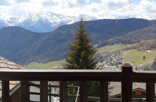 Maison du Soleil, Appartamento in Antico Borgo con Ampia Vista Sulla Vallata
