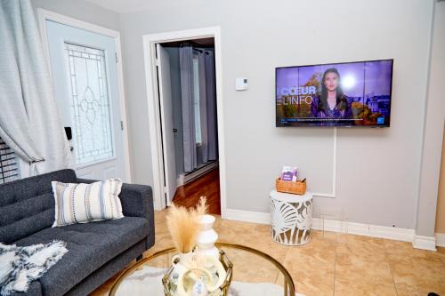 Maison entière 4 chambres - Idéale pour familles et groupes - Jardin privé, BBQ, parking gratuit - Calme, spacieuse, check-in autonome, Wi-Fi rapide, Netflix
