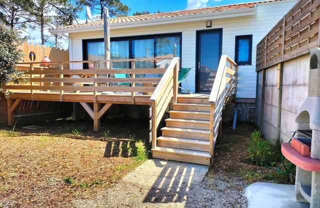 Maison Neuve sur Pilotis Située à L'entrée de Lacanau-océan