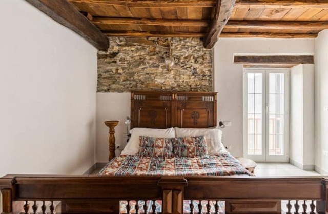 Maison sur les Collines au Milieu des Oliviers Près de la mer