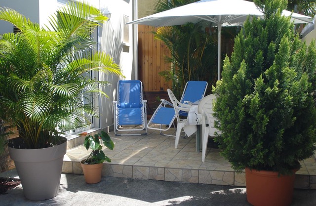 Bungalow mit Mezzanine, Klimaanlage, geschlossenen privaten Parkplatz, Wireless Internet, ruhig.