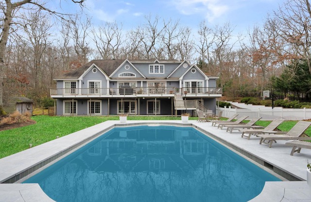 Majestic estate on over one acre of lush land, beautiful landscaping,...