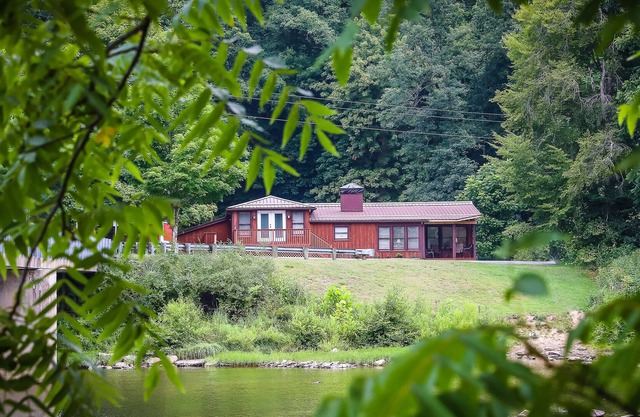 Majestic Greenbrier River Front Cabin at Watoga