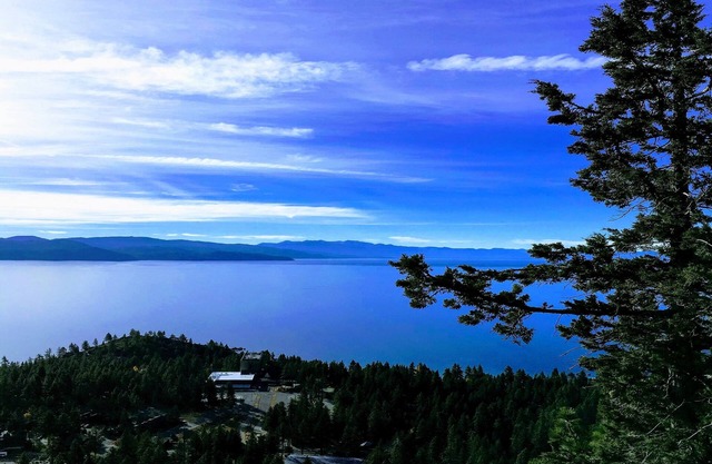 PRIVATE LAKE VIEW RETREAT AUF CRYSTAL BAY POINT