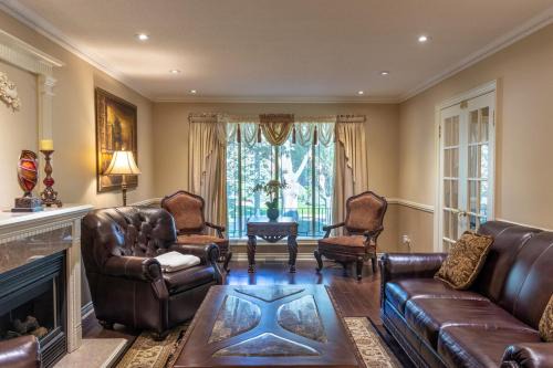 Majestic Mansion with Bar and Entertainment Space