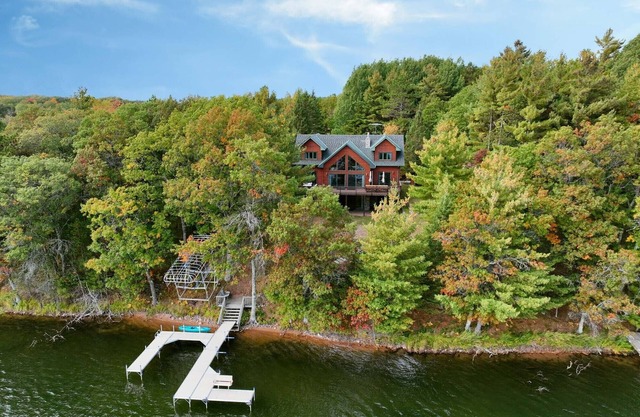 Majestic Moose Lodge Rental Special - 50 to 45 % Discount