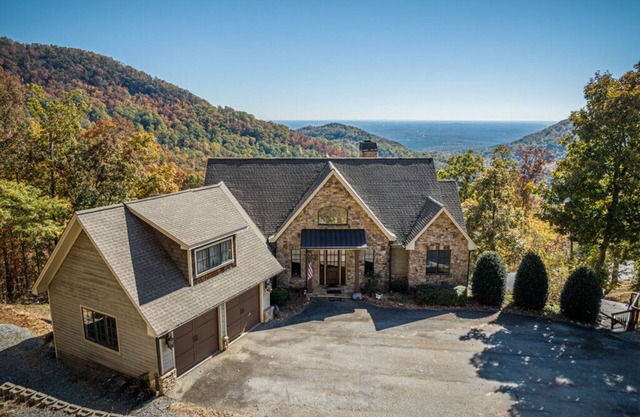 Majestic Mountain Manor | Perfect, Pet-Friendly Mountain Retreat with Amazing Views