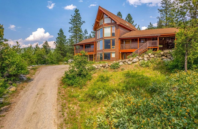 Majestic Mountain Views from Every Window