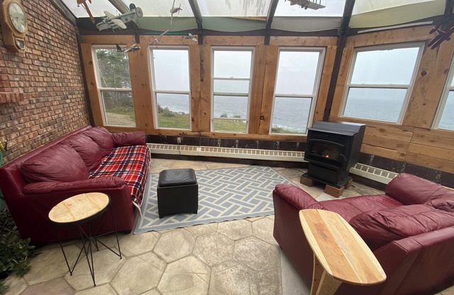 Majestic Oceanfront 8 acres of peace. Pets welcome :)