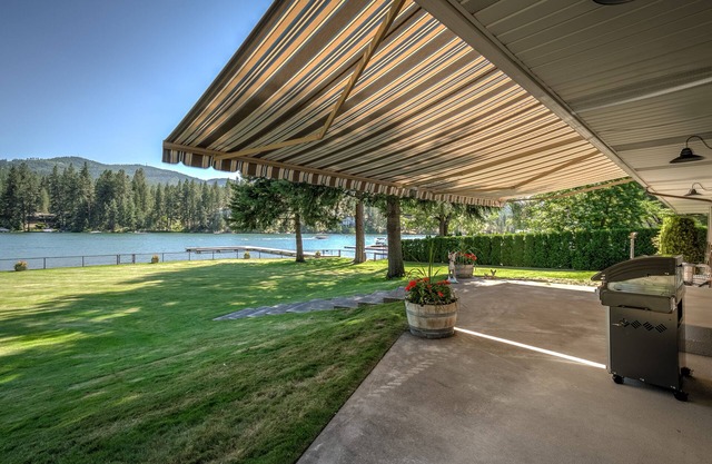 Majestic Riverfront Familien-Retreat