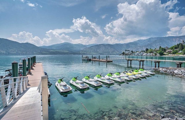 Majestic Views / Lake Chelan / Pool and Spas!