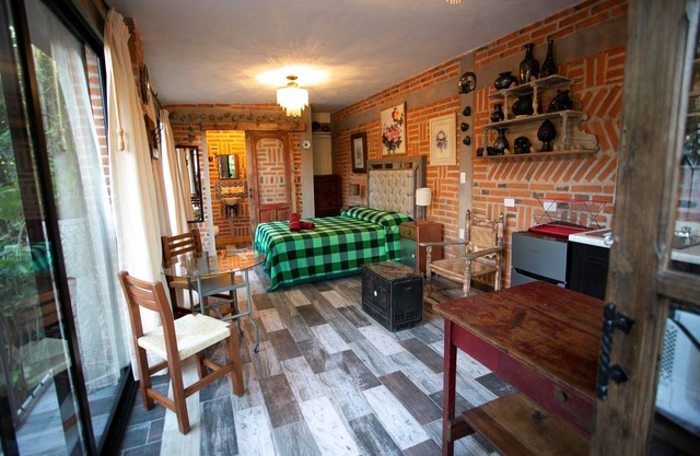 Majikal BnB Martinlandia (Black Clay)