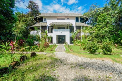 Makara Toucan Suite/2nd Floor