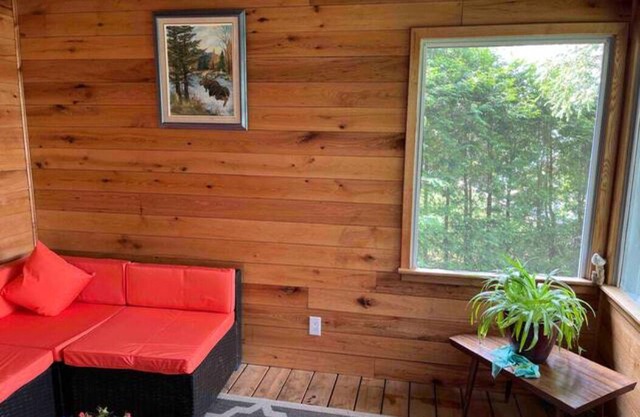 Make Memories with family/friends at our beautiful Lake front Macwan's Cottage