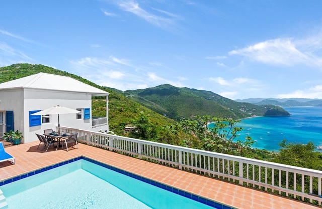 Großzügige Villa mit Pool & spektakulärem Blick In der Nähe von Strände