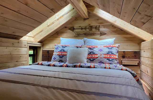 Makinaak Crossing - Tiny Cabin Escape