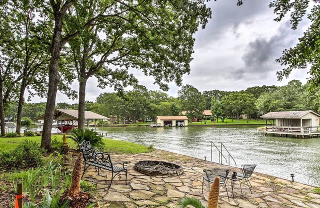Star Harbor Lake House w / Dock, Deck & 2 Bootslifte