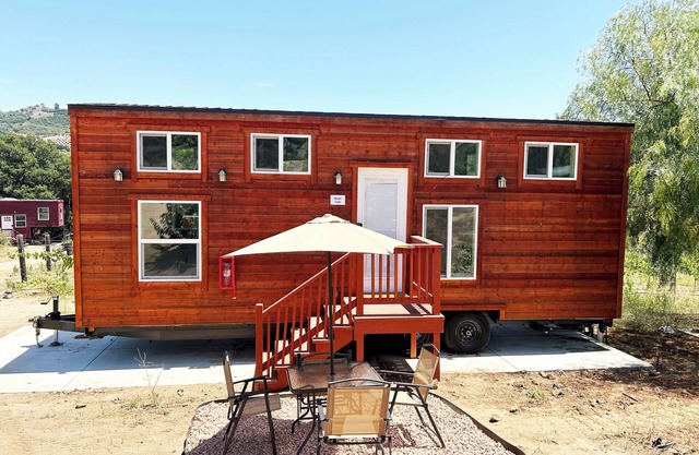 Malbec Cabin @ Vinyard Winery, 3 Adults, 1 Kid, WiFi, AC, Fallbrook