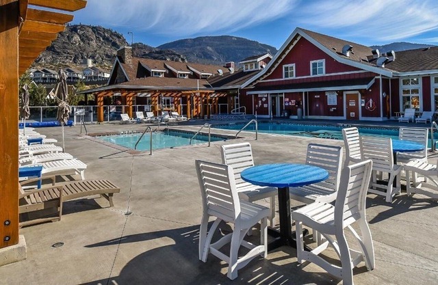 Malbec Cottage - See the pool from your deck! #49