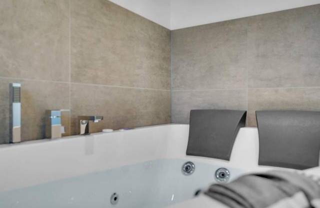 "Malfred" - 500m from the sea by Interhome