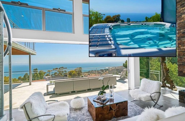 Malibu Glass House: Architectural w 180deg Views