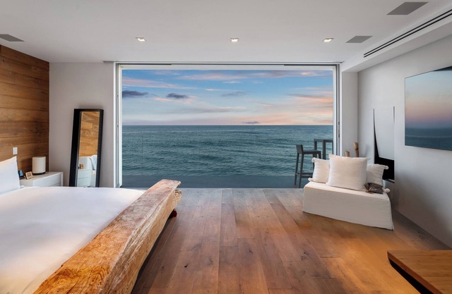 Malibu Seaside Serenity w/ Hot Tub & Beach Access