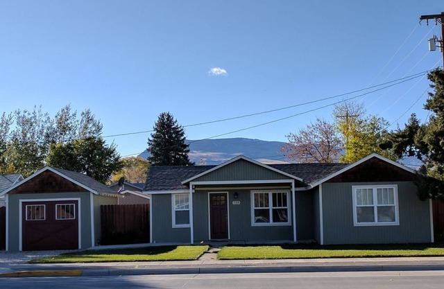 Mama Bear Cottage (Downtown Cody)