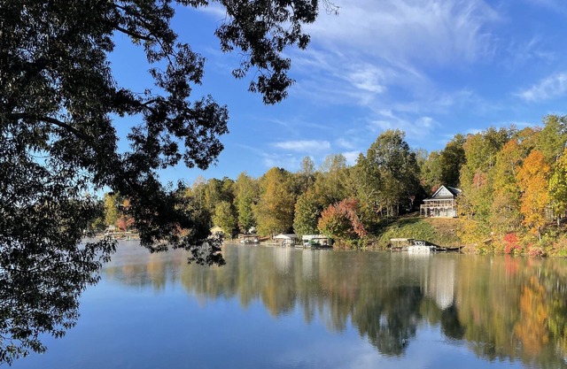 MaMa’s Cabin on Lake Cherokee in Tamassee, SC