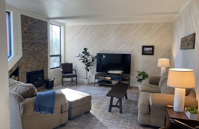 Mammoth 1849 Condo, next to Canyon Lodge