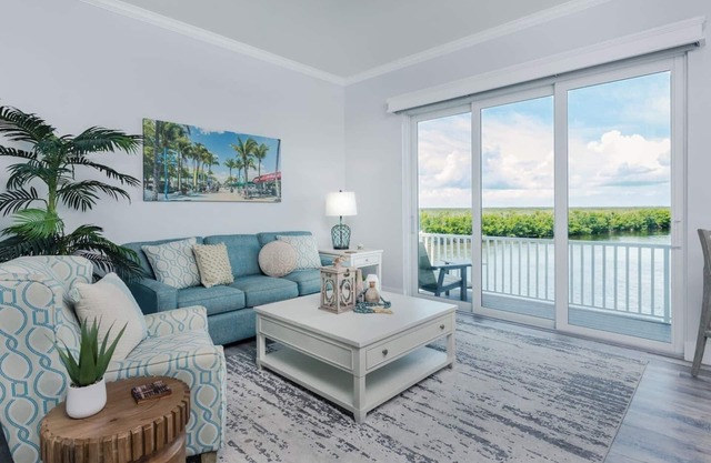 Manatee Suite 2 / Funky Fish House at Cape Harbour