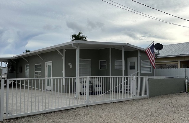 Manatee Way Paradise - WINTER 2025 AVAILABLE - Waterfront and Private Beach