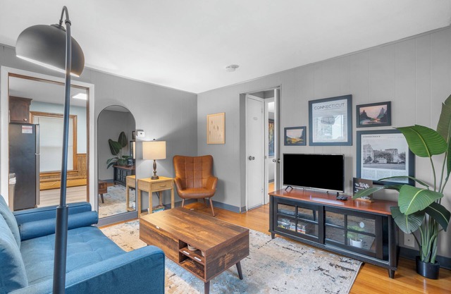 Manchester 1-Bedroom Oasis APT Near Downtown Main Street. Pet-Friendly!