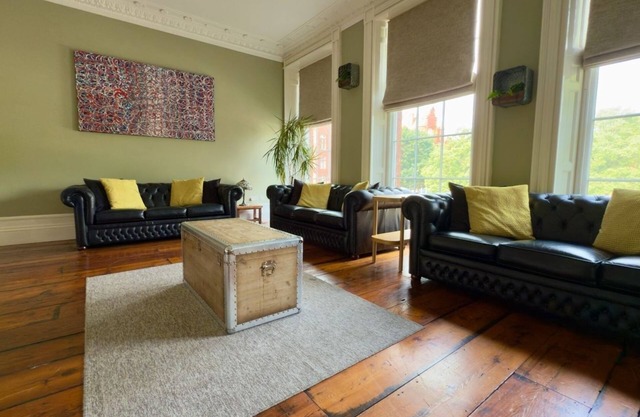 Manchesters Ultimate House - Hot tub - Sleeps 23!